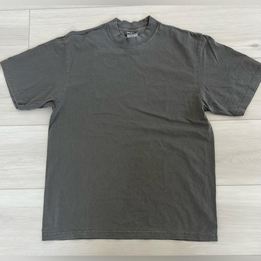 Brand new 7.5oz heavyweight vintage garment dyed oversized tshirt in cement sz L